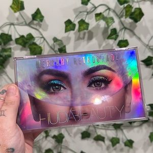 Huda beauty mercury retrograde palette